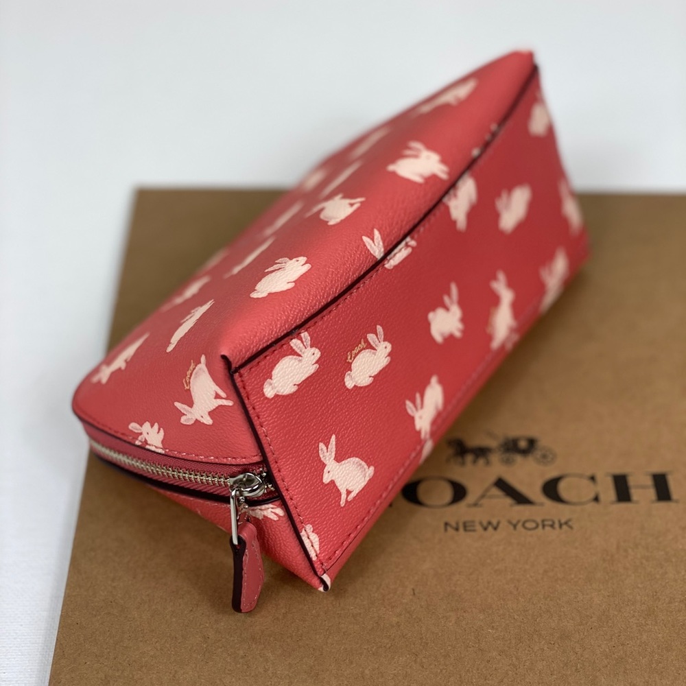 🐰Coach Cosmetic Case With Bunny Script - Picture 7 of 8